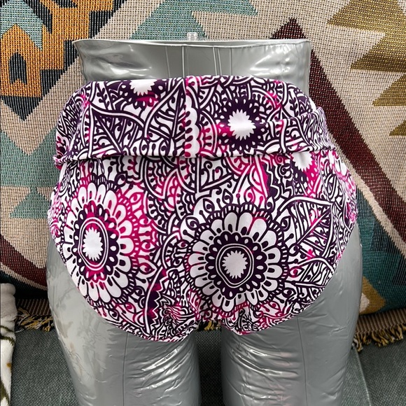 Floral Patterned bikini bottom - Picture 2 of 5